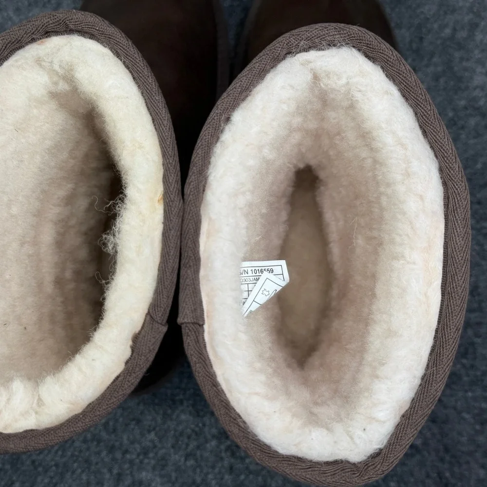 UGG Classic Short Leather Boots Women's 9 Brown Shearling Lined Winter Snow